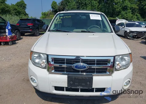 2011 Ford Escape Xlt z USA, uszkodzony, nr VIN 1FMCU9DG3BKB69543